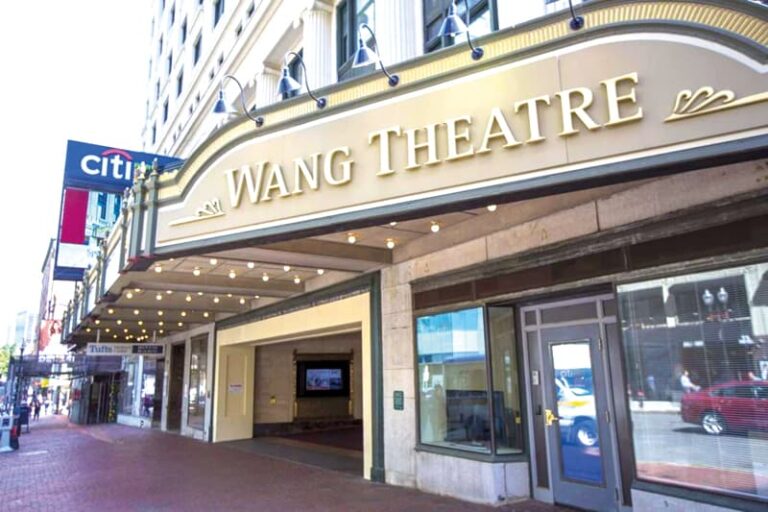Celebran 100 años del Teatro Wang del Boch Center en Boston
