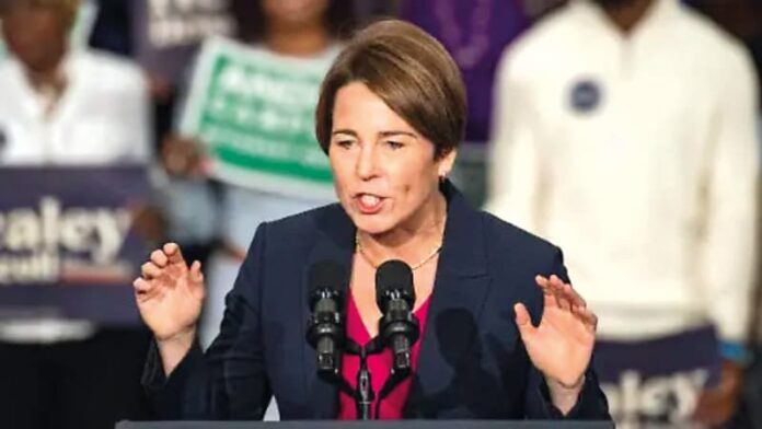 Gobernadora Maura Healey propone cambios a la ley de derecho a refugio