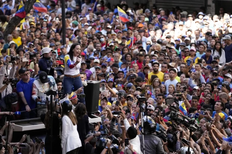 María Corina Machado es detenida tras salir de protesta contra Maduro