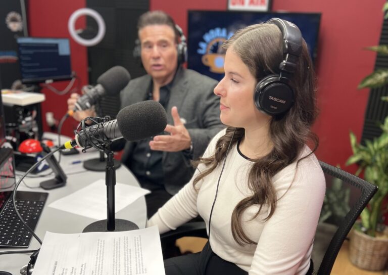 ‘Know your rights’: What if ICE comes to your door? Tips shared on La Hora del Café