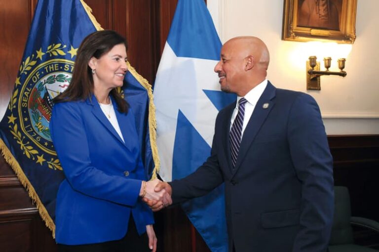 La nueva gobernadora de New Hampshire, Kelly Ayotte, que asumió sus funciones el 8 de enero último sostuvo una fructifera entrevista con el alcalde Brian DePeña