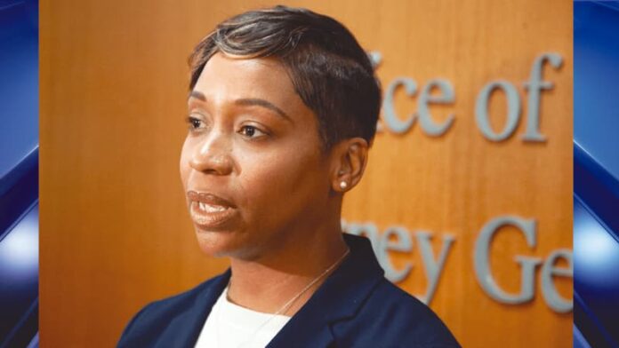e la Fiscal General de Massachusetts, Andrea Campbell