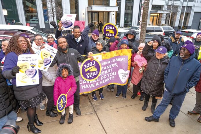 Protestas en Boston por despidos arbitrarios