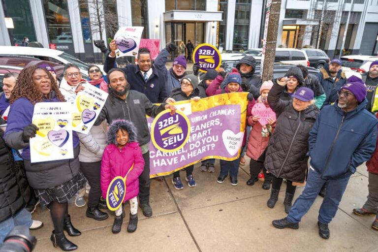 Protestas en Boston por despidos arbitrarios