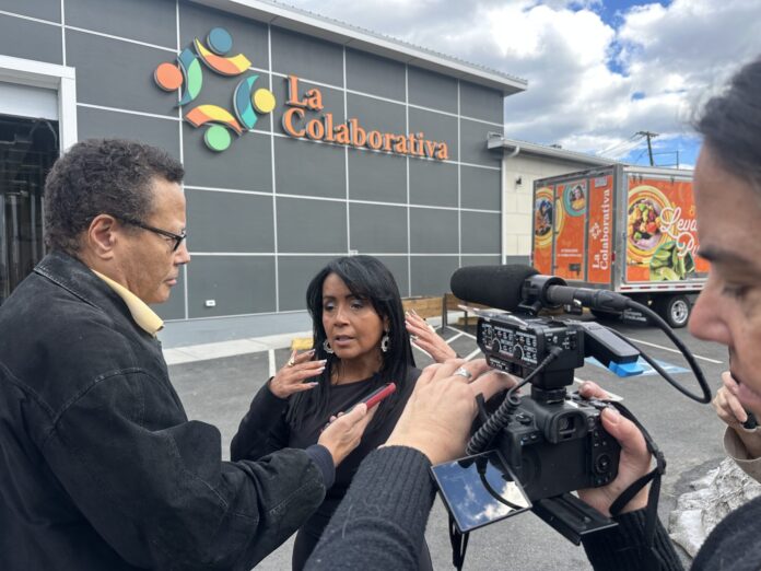 Gladys Vega, presidenta y directora ejecutiva de La Colaborativa, una de las organizaciones pro inmigrantes de mayor impacto en la comunidad, denunció haber sido víctima de amenazas de muerte por su abierta posición de apoyo a los inmigrantes indocumentados.