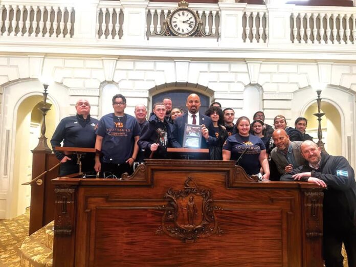 Senador Pavel Payano recibe Premio al "Campeón Comunitario"
