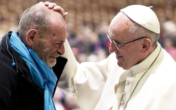 El funeral del Papa Francisco que tuvo lugar en la Plaza de San Pedro y duró aproximadamente dos horas, pasará a la historia por su humildad y porque en todo su pontificado estuvo al lado del pueblo, de los inmigrantes.