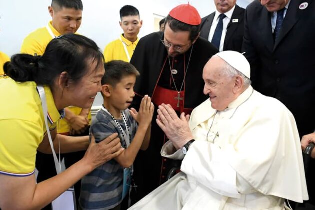 El funeral del Papa Francisco que tuvo lugar en la Plaza de San Pedro y duró aproximadamente dos horas, pasará a la historia por su humildad y porque en todo su pontificado estuvo al lado del pueblo, de los inmigrantes.