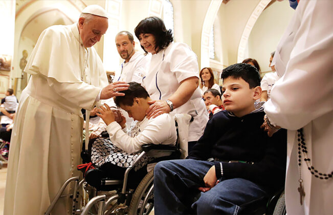 El funeral del Papa Francisco que tuvo lugar en la Plaza de San Pedro y duró aproximadamente dos horas, pasará a la historia por su humildad y porque en todo su pontificado estuvo al lado del pueblo, de los inmigrantes.