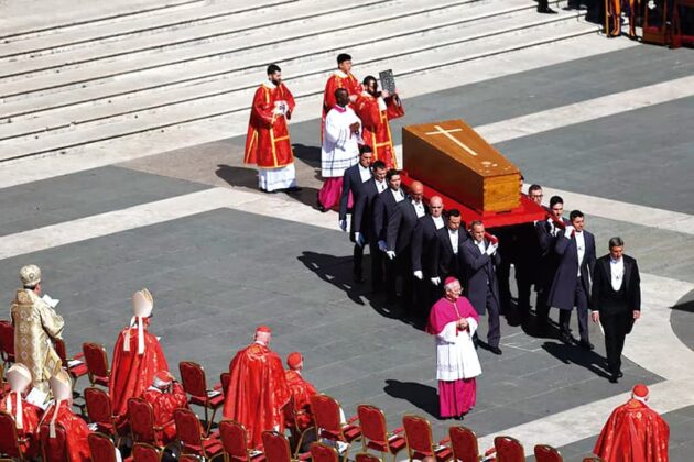 El funeral del Papa Francisco que tuvo lugar en la Plaza de San Pedro y duró aproximadamente dos horas, pasará a la historia por su humildad y porque en todo su pontificado estuvo al lado del pueblo, de los inmigrantes.