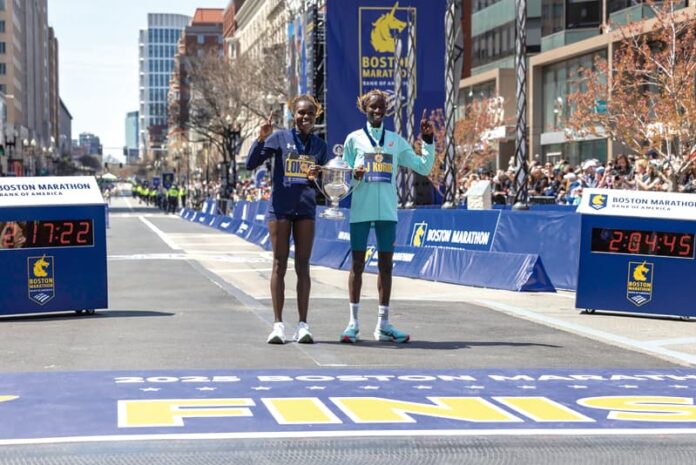 El keniano John Korir se alza con el título masculino y Sharon Lokedi gana la carrera femenina en tiempo récord