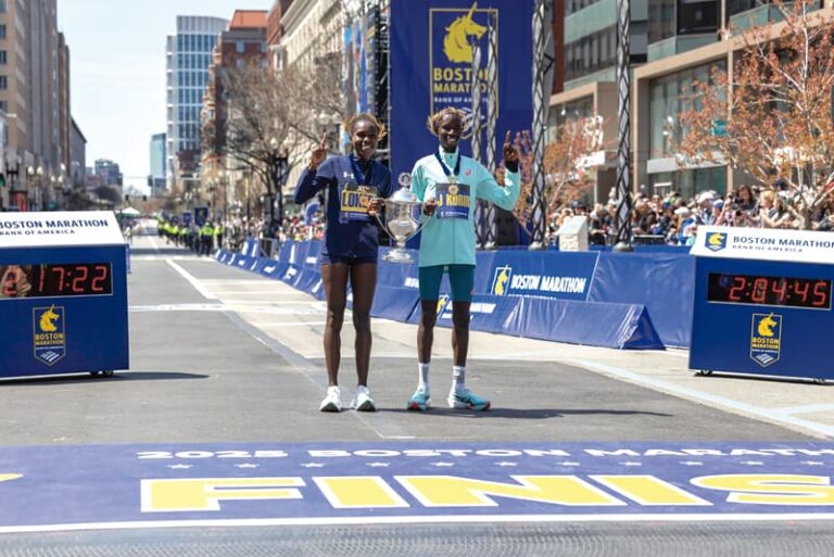 El keniano John Korir se alza con el título masculino y Sharon Lokedi gana la carrera femenina en tiempo récord