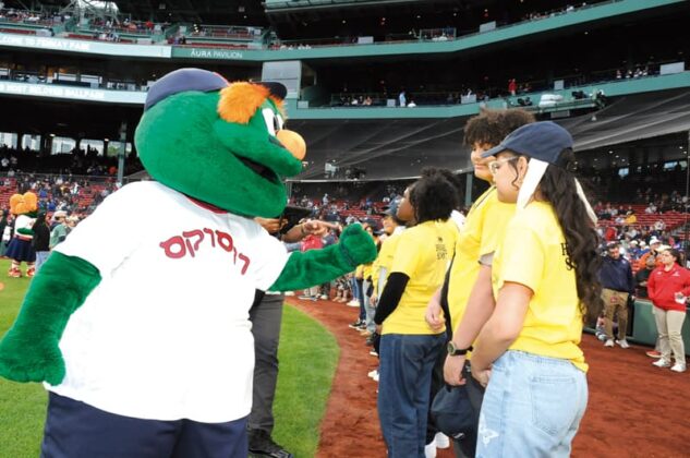 Monday, May 19th, 2025 - ¡Viva Lawrence! The Boston Red Sox and El Mundo Boston honored Lawrence middle school students with a pre-game ceremony. The academic all-stars were presented with Certificates of Recognition from Red Sox pitchers Liam Hendriks and Brennan Bernardino moments before the game vs the New York Mets at Fenway Park.