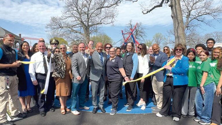 Inauguran renovado parque O'Connell en South Common
