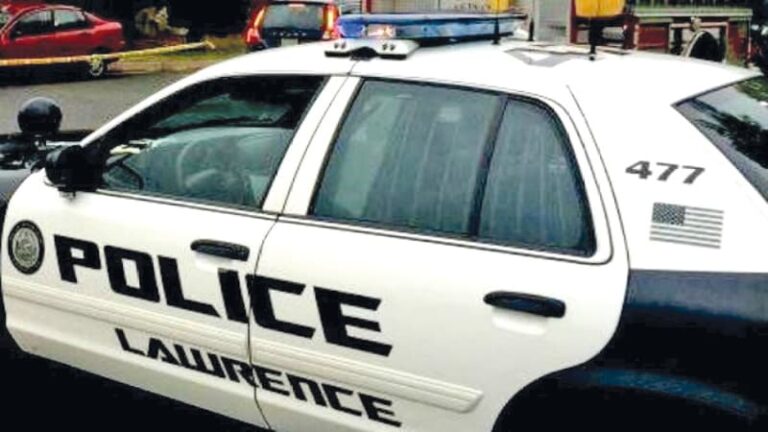 Tres mujeres terminan arrestadas por desacatar una orden de la policía