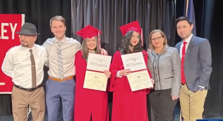 Dos hermanas de origen nicaragüense, estudiantes del último año del High School Champlain Valley Union, en Hinesburg, en el noroeste de Vermont, viven todo un drama por la decisión de sus padres de “autodeportarse” en medio de las políticas migratorias del presidente Trump