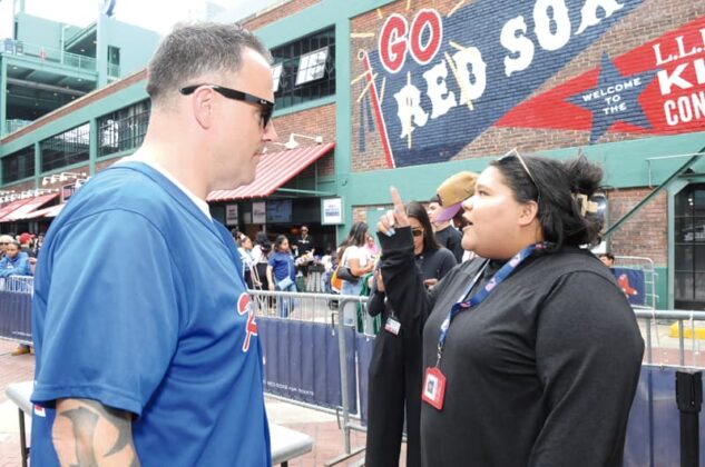 El tradicional estadio de los Medias Rojas de Boston volvi&oacute; a vibrar con una comunidad latina encendida que bati&oacute; el 2025 r&eacute;cord de asistencia en el Latino Family Festival de El Mundo Boston y los Boston Red Sox