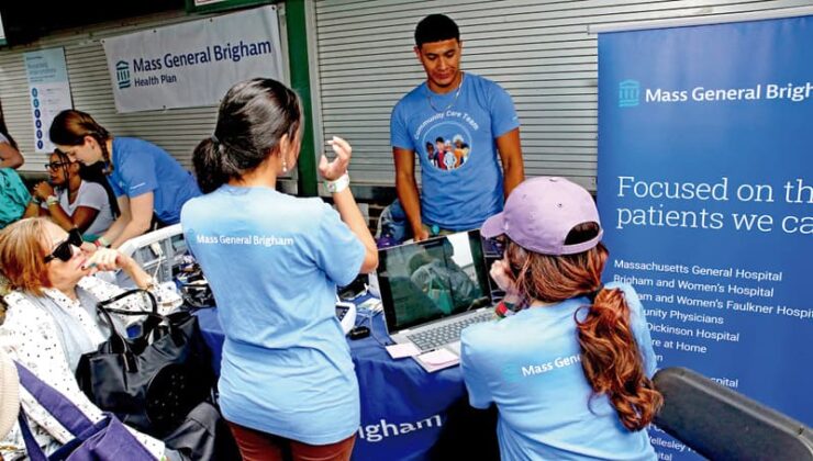 El tradicional estadio de los Medias Rojas de Boston volvi&oacute; a vibrar con una comunidad latina encendida que bati&oacute; el 2025 r&eacute;cord de asistencia en el Latino Family Festival de El Mundo Boston y los Boston Red Sox