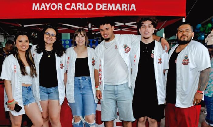 El tradicional estadio de los Medias Rojas de Boston volvi&oacute; a vibrar con una comunidad latina encendida que bati&oacute; el 2025 r&eacute;cord de asistencia en el Latino Family Festival de El Mundo Boston y los Boston Red Sox