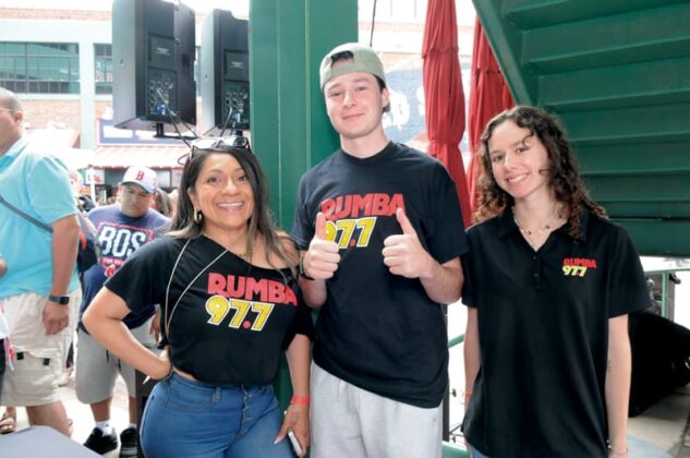 El tradicional estadio de los Medias Rojas de Boston volvi&oacute; a vibrar con una comunidad latina encendida que bati&oacute; el 2025 r&eacute;cord de asistencia en el Latino Family Festival de El Mundo Boston y los Boston Red Sox