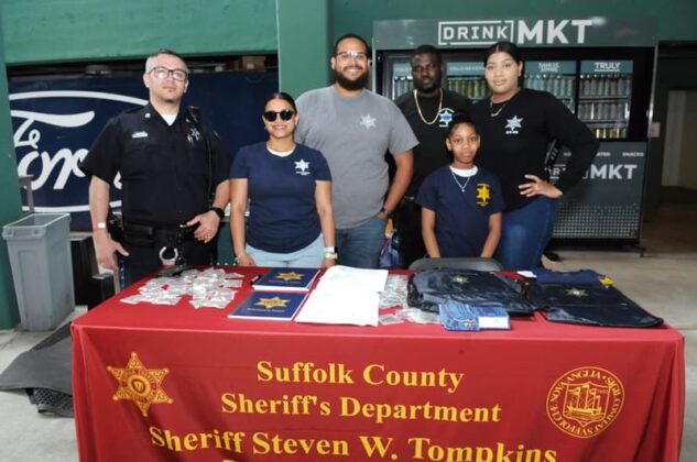 El tradicional estadio de los Medias Rojas de Boston volvi&oacute; a vibrar con una comunidad latina encendida que bati&oacute; el 2025 r&eacute;cord de asistencia en el Latino Family Festival de El Mundo Boston y los Boston Red Sox