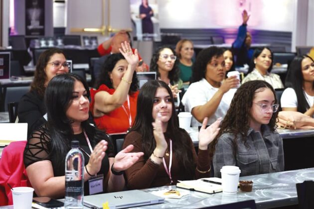 Exitosa conferencia que posiciona a la mujer hispana