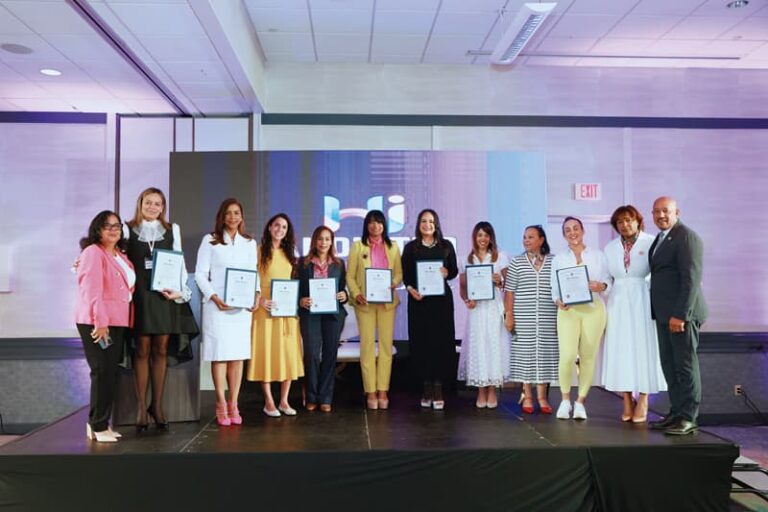 Exitosa conferencia que posiciona a la mujer hispana