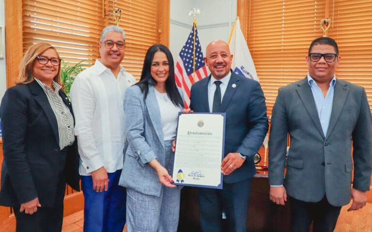 La nueva Directora ejecutiva para las comunidades Dominicanas en el Exterior, Celinés Toribio, celebro importantes encuentros en Boston y Lawrence acompañada del Director de la Division de Vinculacion y Codesarrollo, José Miguel Zabala, y de Lidia Mejia, directora del despacho de la embajadora y viceministra.