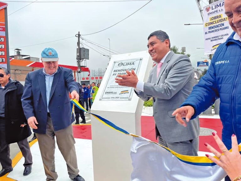 El alcalde de Lima, Rafael López Aliaga, y el alcalde del Rimac, Nestor de la Rosa.