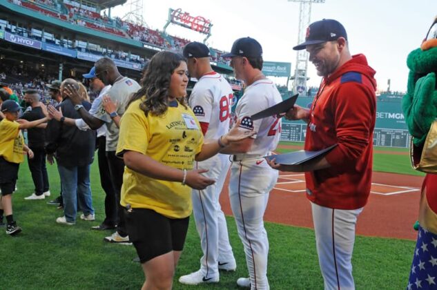 Premiaci&oacute;n de estudiantes en Fenway Park