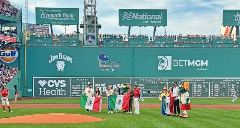 Fenway Park vivió la mejor “Noche Mexicana”