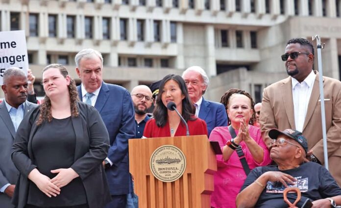 Alcaldesa Michelle Wu fija su posición y lanza duras críticas a la administración Trump tras la demanda de la fiscal general de los Estados Unidos, Pam Bondi, de derogar una ordenanza conocida como la Ley de Confianza relacionada con la aplicación de la ley migratoria