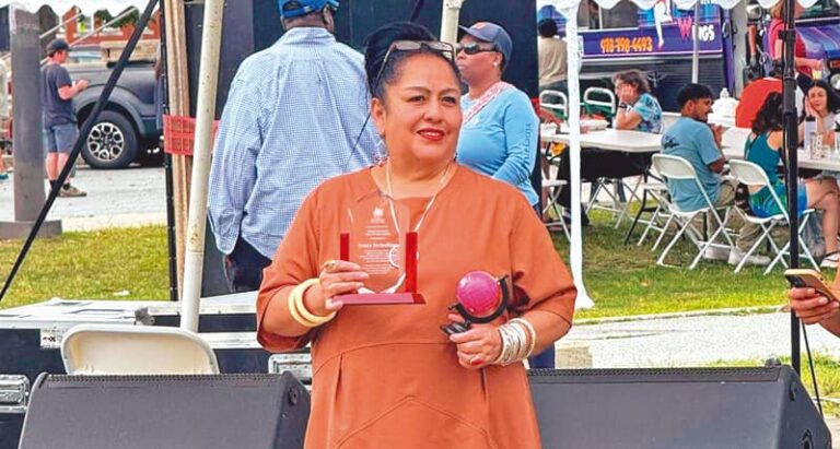 Premia a Sonia Terbullino por su liderazgo en Lawrence