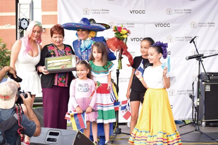 East Boston, uno de los distritos de Boston con más rostro latino, fue el punto de encuentro de una comunidad mexicana que salió a las calles para celebrar con orgullo el aniversario de la Independencia de México con el festival anual “Viva México Boston”, un festival lleno de cultura, música, danza y unidad comunitaria organizado por el Centro Cultural Verónica Roble