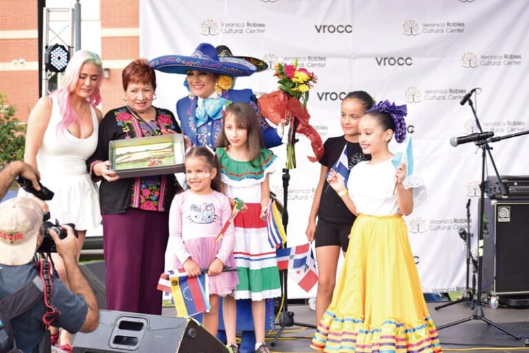 East Boston, uno de los distritos de Boston con más rostro latino, fue el punto de encuentro de una comunidad mexicana que salió a las calles para celebrar con orgullo el aniversario de la Independencia de México con el festival anual “Viva México Boston”, un festival lleno de cultura, música, danza y unidad comunitaria organizado por el Centro Cultural Verónica Roble