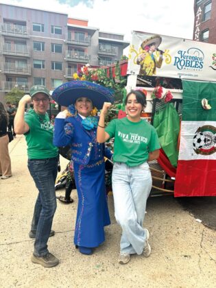 East Boston, uno de los distritos de Boston con m&aacute;s rostro latino, fue el punto de encuentro de una comunidad mexicana que sali&oacute; a las calles para celebrar con orgullo el aniversario de la Independencia de M&eacute;xico con el festival anual &ldquo;Viva M&eacute;xico Boston&rdquo;, un festival lleno de cultura, m&uacute;sica, danza y unidad comunitaria organizado por el Centro Cultural Ver&oacute;nica Roble
