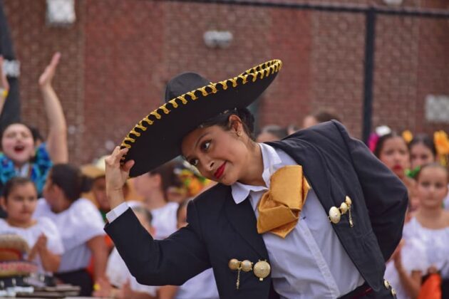 East Boston, uno de los distritos de Boston con m&aacute;s rostro latino, fue el punto de encuentro de una comunidad mexicana que sali&oacute; a las calles para celebrar con orgullo el aniversario de la Independencia de M&eacute;xico con el festival anual &ldquo;Viva M&eacute;xico Boston&rdquo;, un festival lleno de cultura, m&uacute;sica, danza y unidad comunitaria organizado por el Centro Cultural Ver&oacute;nica Roble