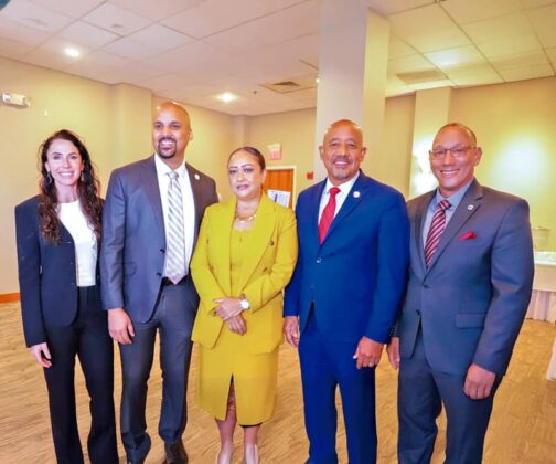 Alcalde de Lawrence con la Auditora estatal y exsenadora Diana DiZiglio, con el senador Pavel Payano y con los Representantes estatales Frank Moran y Estela Reyes de Lawrence.