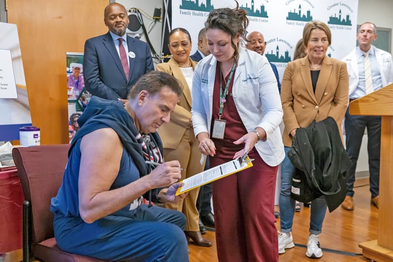 Gobernadora pide vacunarse contra la gripe y la COVID-19 2 Gobernadora pide vacunarse contra la gripe y la COVID-19