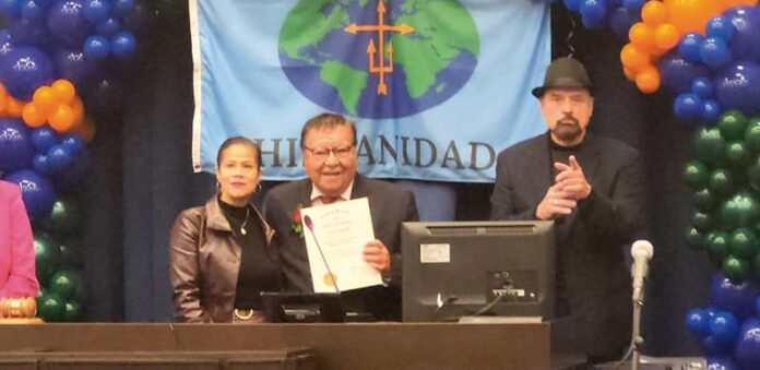 "Felicidades y muchos exitos más mi querido amigo Max Torres!!! Gracias por su amistad y apoyo!!! Nuevo Dia fue a apoyarlo en este merecido homenaje. Bendiciones y salud"