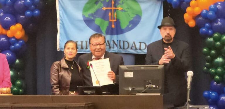 "Felicidades y muchos exitos más mi querido amigo Max Torres!!! Gracias por su amistad y apoyo!!! Nuevo Dia fue a apoyarlo en este merecido homenaje. Bendiciones y salud"