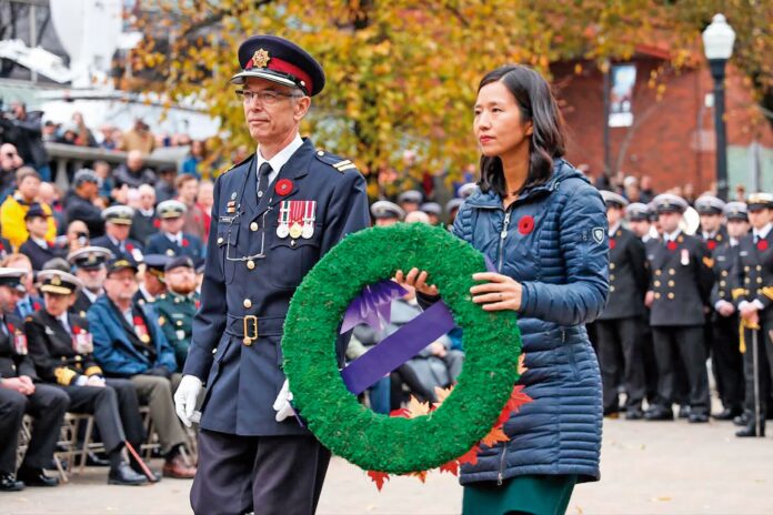 Boston rinde aplaudido homenaje a los veteranos