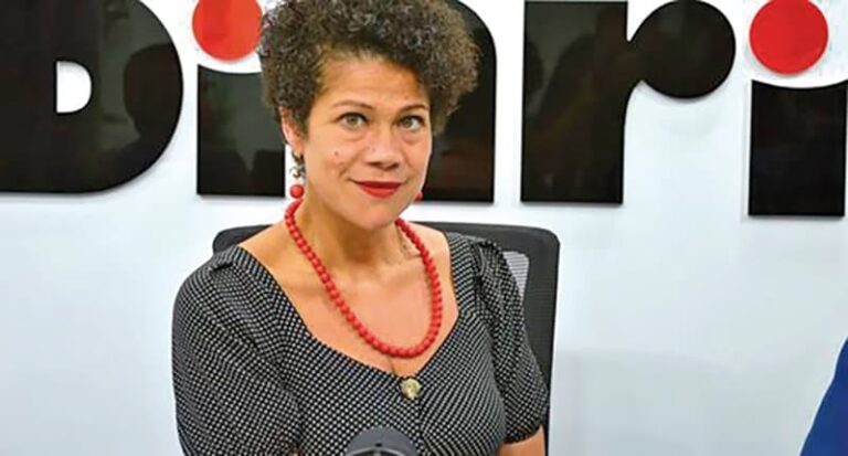 Concejal general de Boston, Julia Mejía, presenta y aprueba resolución