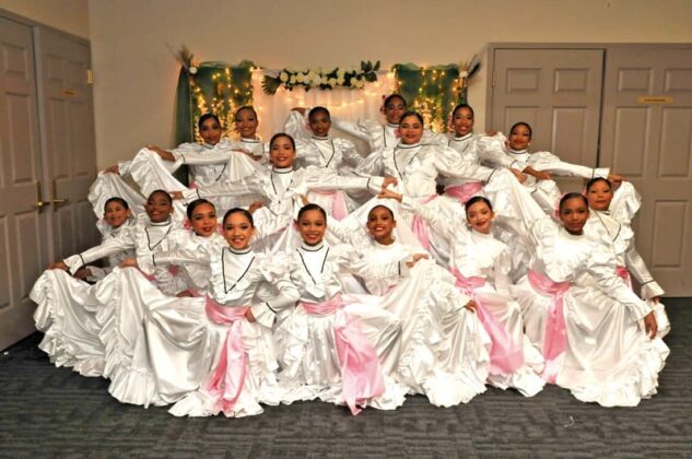 Gran actuaci&oacute;n de las ni&ntilde;as bailarinas de "Ritmo Canela" dirigidas por la profesora Quity Morgan.