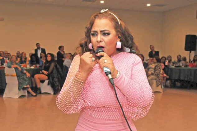 Jaquelin Est&eacute;vez cant&oacute; y encant