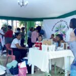 En uno de los pueblos dominicanos brindando atención a niños y grandes