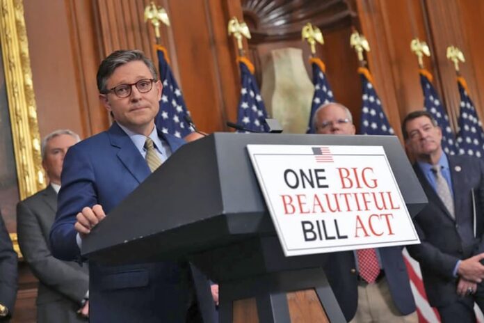 Desde este mes de noviembre, el gobierno implementará importantes modificaciones en el programa de cupones de alimentos SNAP (Supplemental Nutrition Assistance Program) como parte de la legislación conocida como “One Big Beautiful Bill Act”.