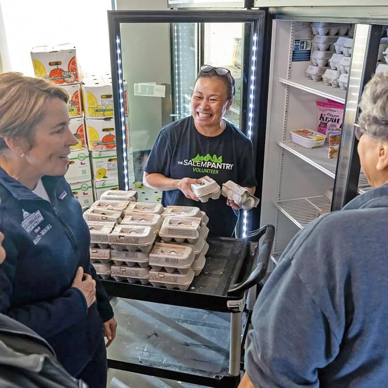 Centro de Recursos SNAP 1 Healey adelanta $4 millones a bancos de alimentos locales para apoyar a las familias afectadas. United Response Fund recauda $1.3 millones en una semana para sumarse a la campaña y ayudar a las personas que enfrentan hambre