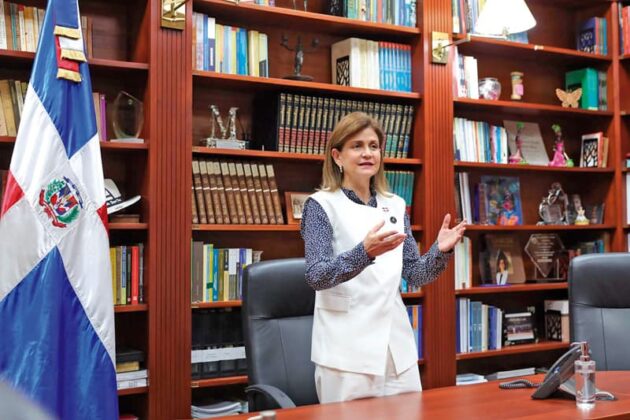 Primer encuentro con estudiantes universitarios dominicanos