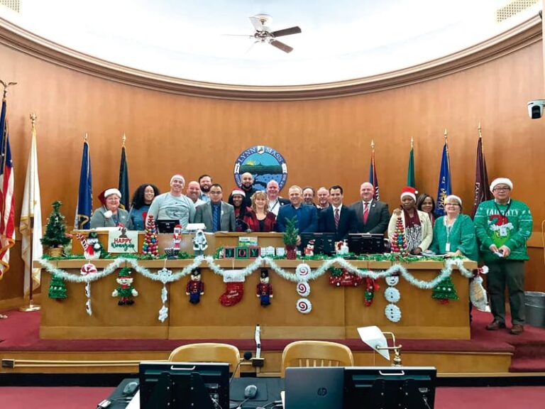 Emotiva despedida a concejales Walsh y Chakoutis en su última reunión del año 2025